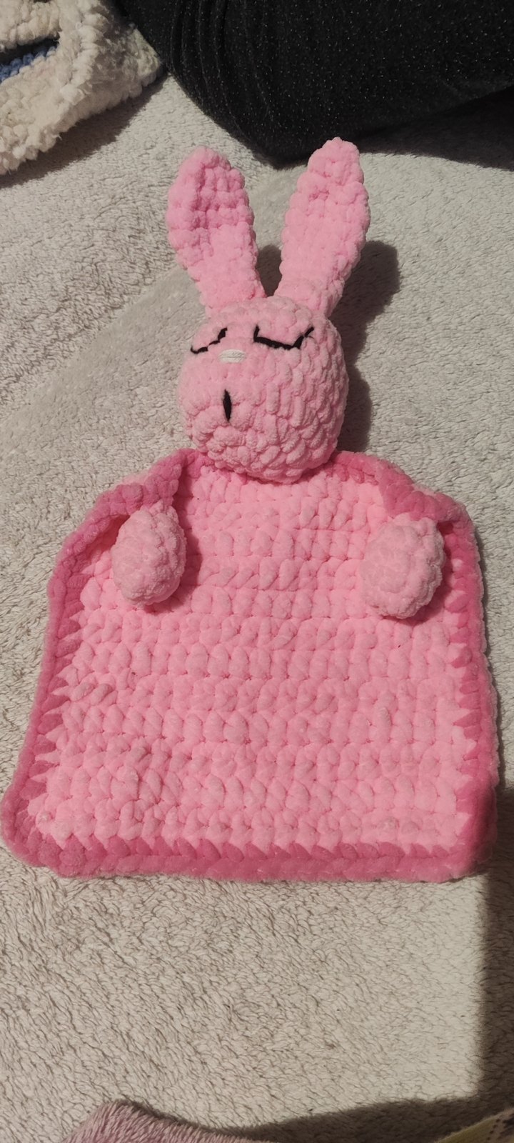 Růžový zajíček — háčkovaná tvorba Sany